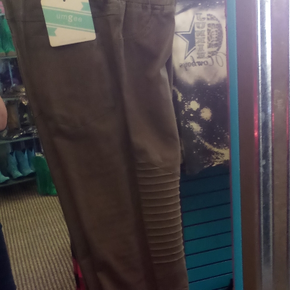 Pants - Picture 2 of 4